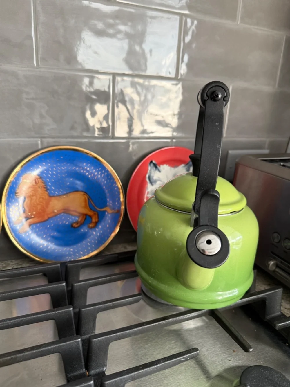 Le Creuset Enamel/Steel Whistling Tea Kettle Palm Lime Green 1.25 Qt